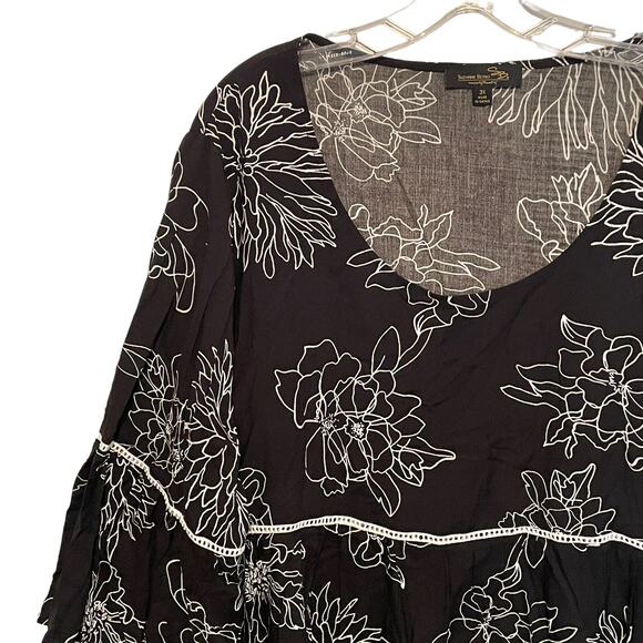 Suzanne Betro Floral Peasant Top Women's Size 3X Black White Bell Sleeve Blouse - Picture 4 of 9